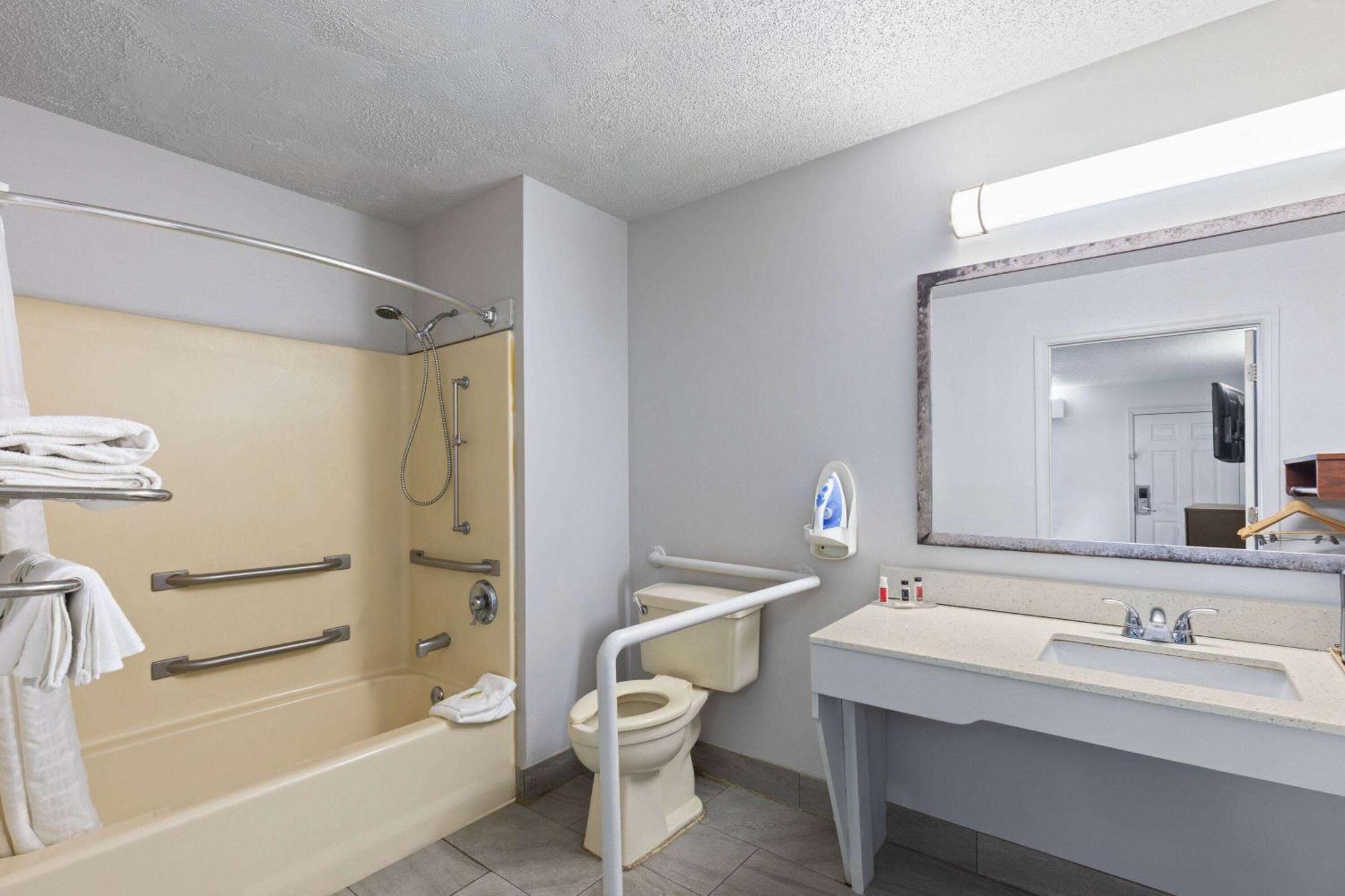 Baymont By Wyndham Selma Hotel Ngoại thất bức ảnh